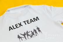 Белые футболки-поло с надписью «ALEX TEAM»
