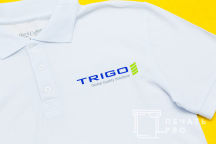 Белые футболки-поло с логотипом «TRIGO»